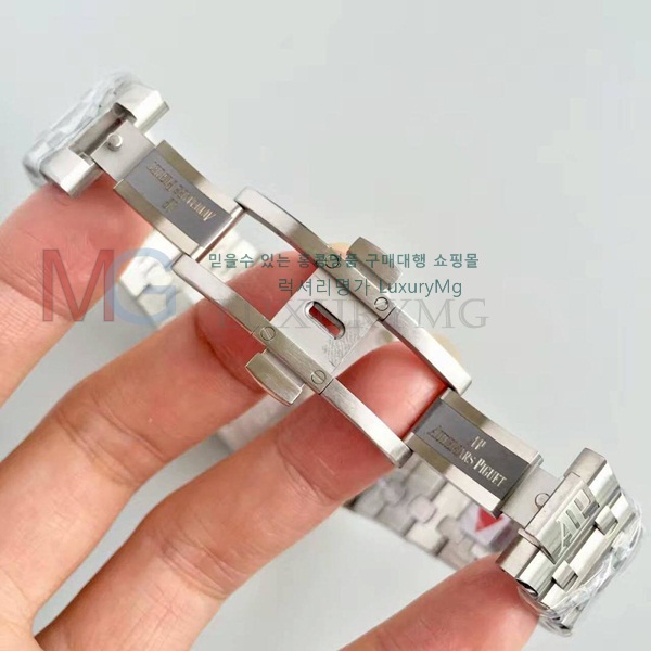 ǰ ð  ǰð ECS001171