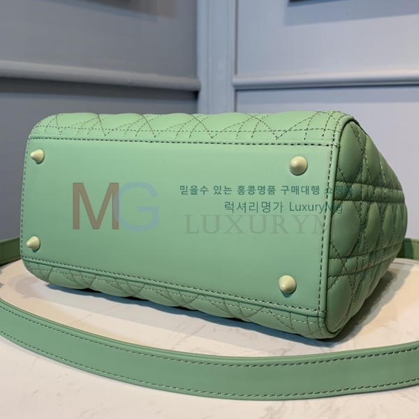 ̴ ̵ M0565-A-4