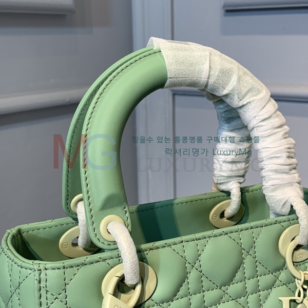  ̴ ̵ M0565-A-4