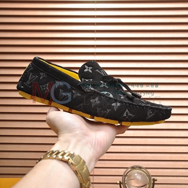 ̺  32LE660