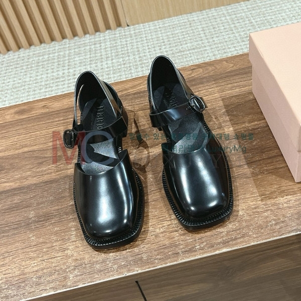 ̿̿    HK550693