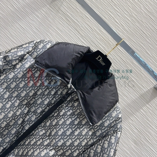   ٿ е DR995524-5