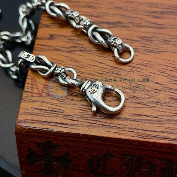 ũ  KA506744