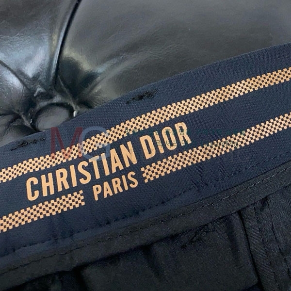    DR880671