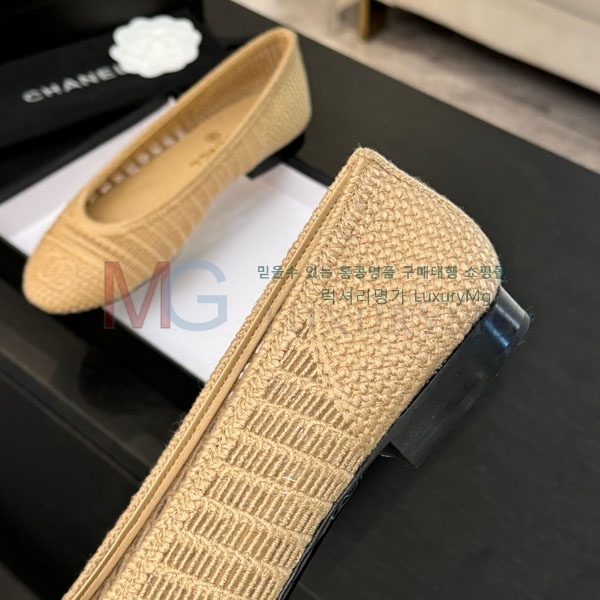  ÷  AA80F661-2
