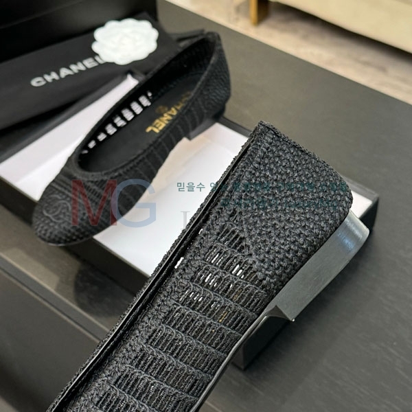  ÷  AA80F661-1