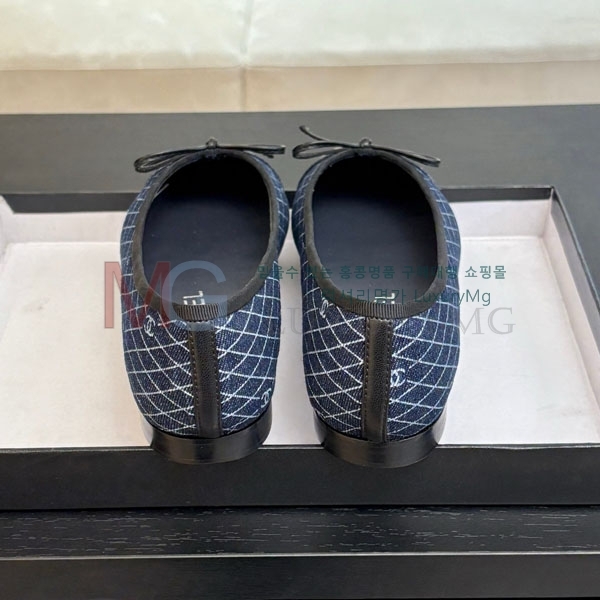  ÷  AA80F661-4