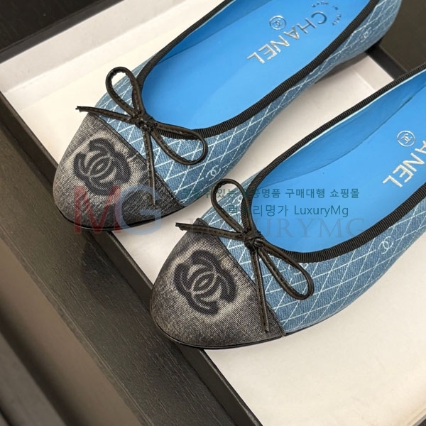  ÷  AA80F661-4