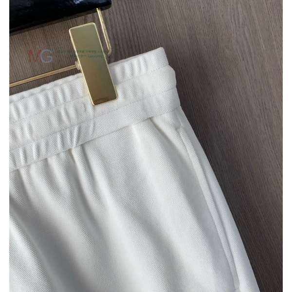    ݹ P156499-1