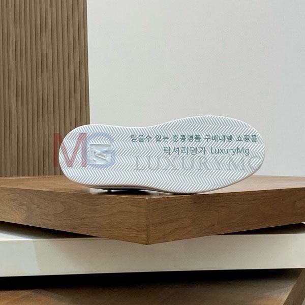 ̺  Ŀ  LVP6917703-3