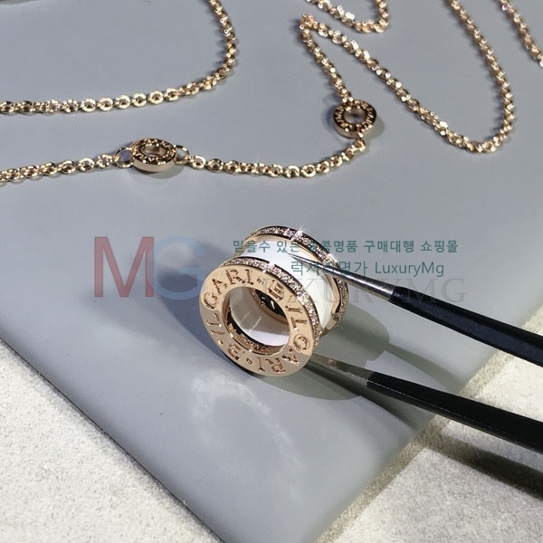 Ұ  B5604410-1