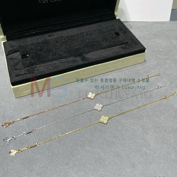Ŭ    VA5880054