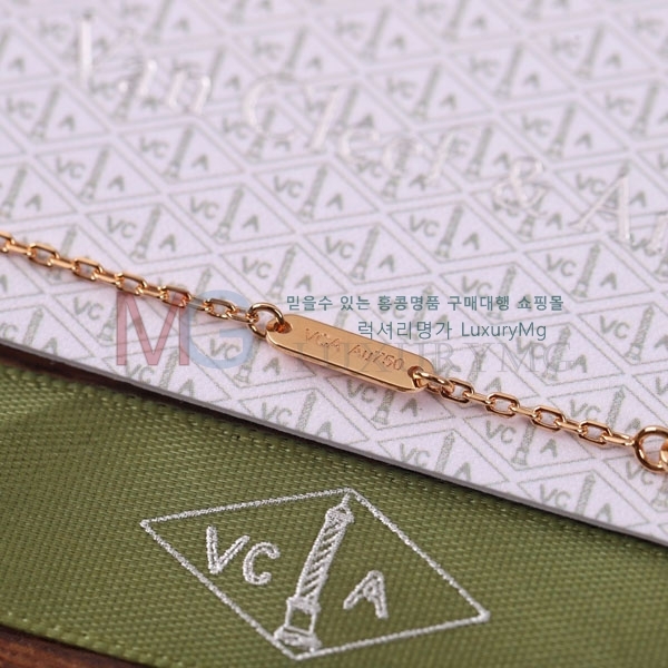 Ŭ    VA558631