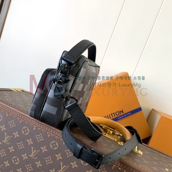 ̺  Nil  M14988-1