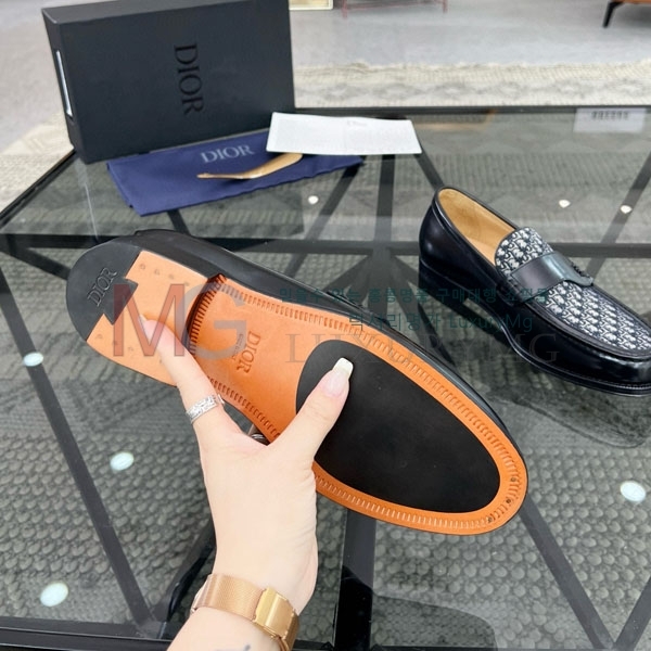    DR990622-1