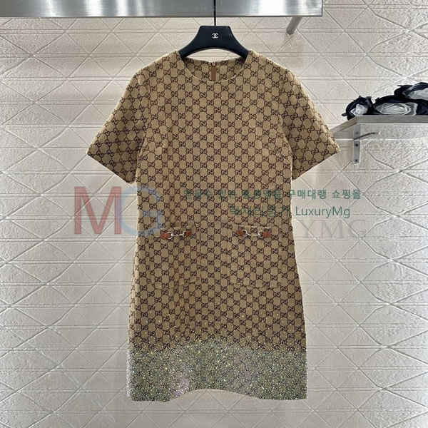   ǽ D252547